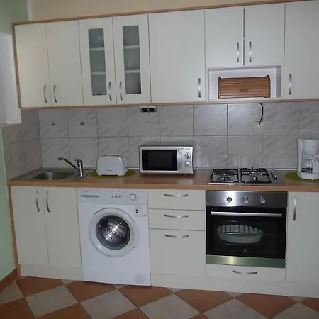 Bugenvila Apartman *