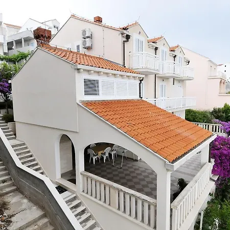 Apartment Bugenvila